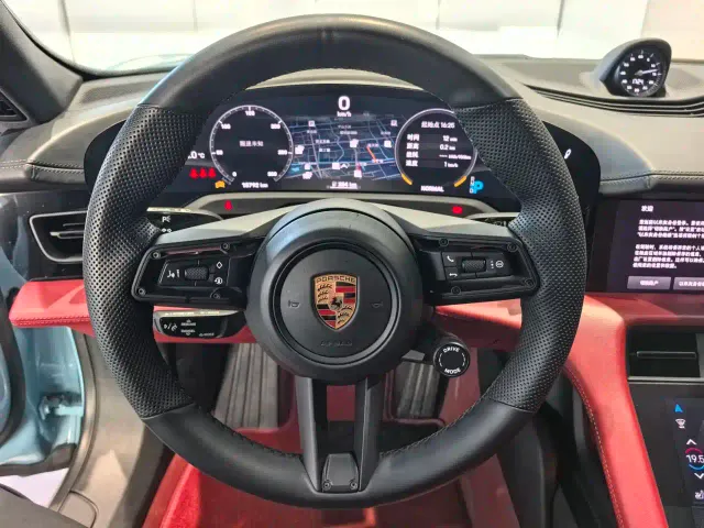Porsche Taycan — Фото автомобиля 2