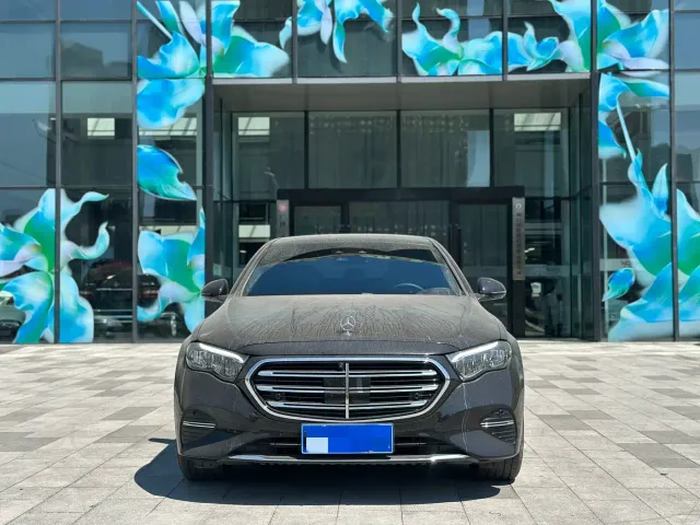 Mercedes-Benz E-Class — Фото автомобиля 2
