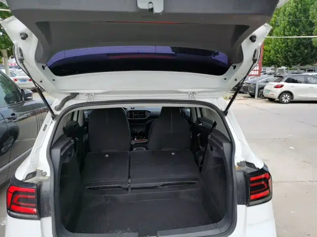 Volkswagen T-Cross — Фото автомобиля 18