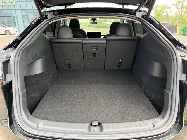 Tesla Model Y — Фото автомобиля 15