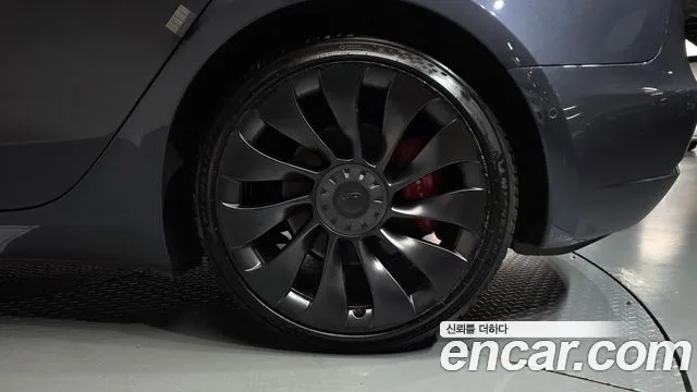 Tesla Model 3 — Фото автомобиля 6