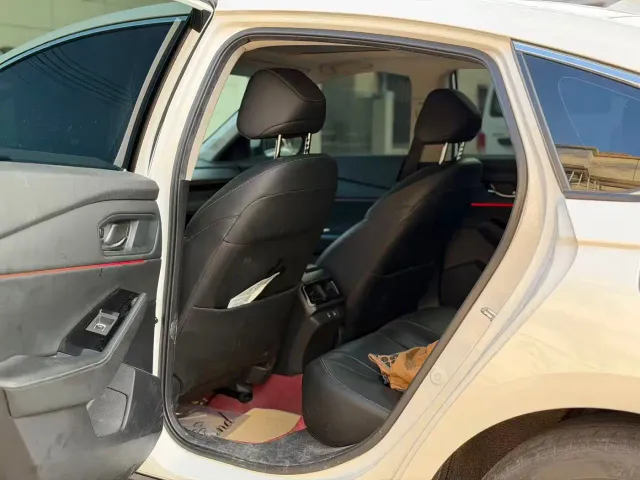 Honda Accord — Фото автомобиля 3