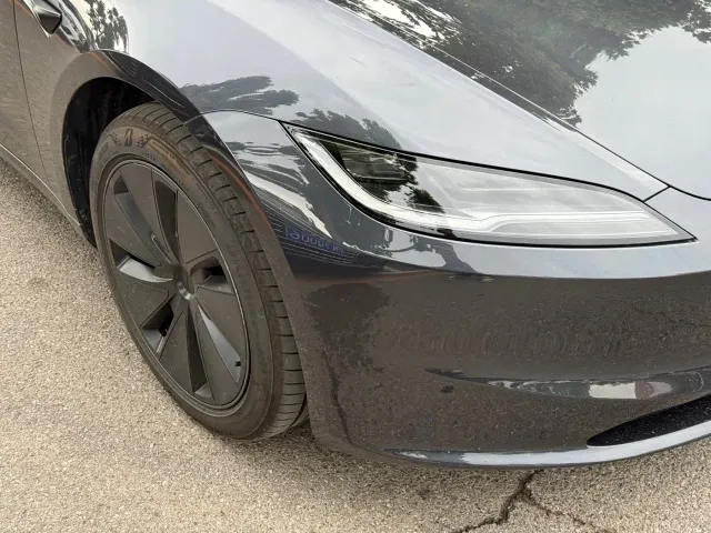 Tesla Model 3 — Фото автомобиля 4