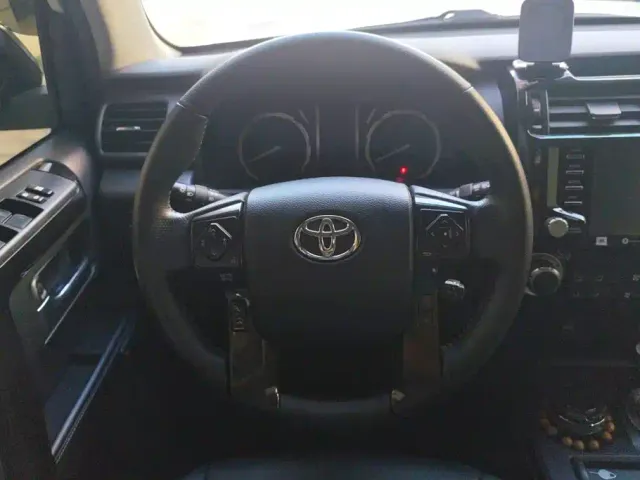 Toyota 4Runner — Фото автомобиля 15