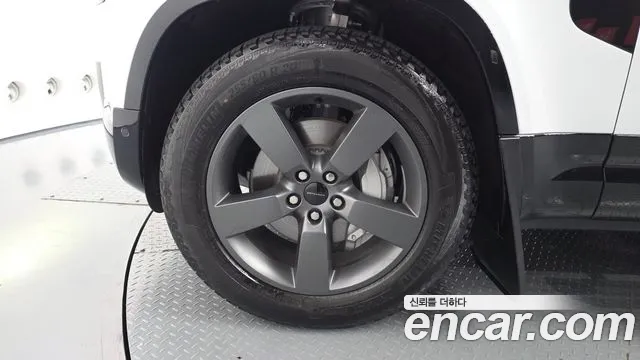 Land Rover Defender — Фото автомобиля 5