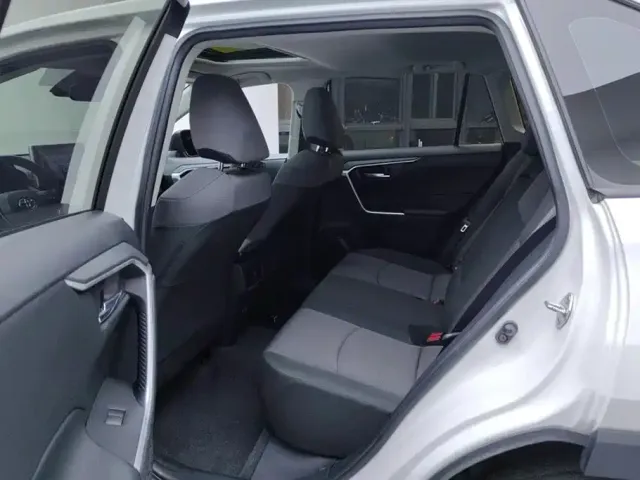 Toyota RAV4 — Фото автомобиля 11