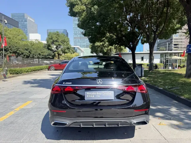 Mercedes-Benz E-Class — Фото автомобиля 6