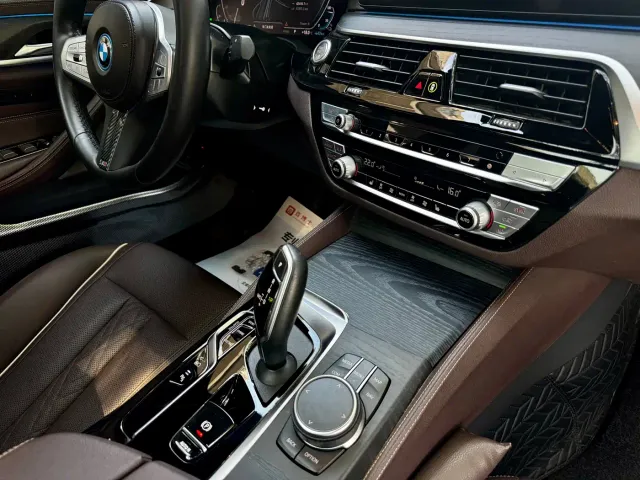 BMW 5 Series — Фото автомобиля 7