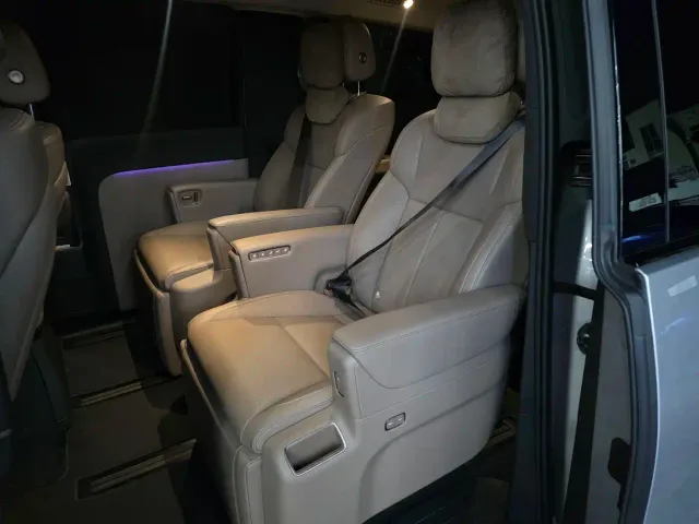 Li Auto MEGA — Фото автомобиля 7
