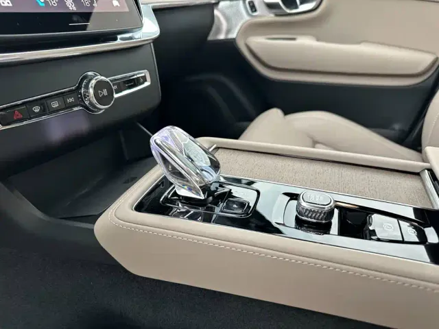 Volvo XC90 — Фото автомобиля 16