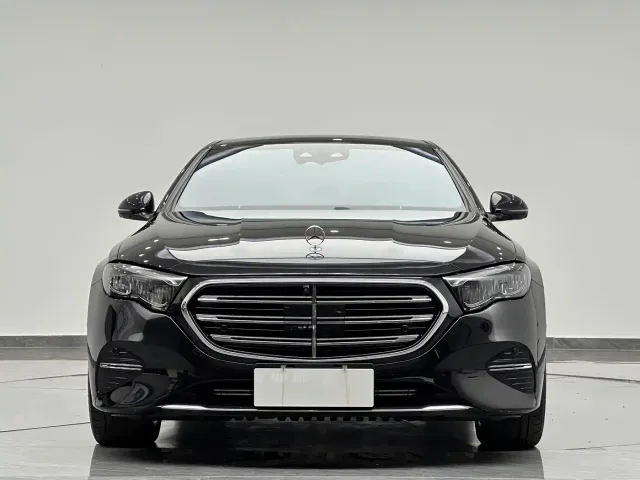 Mercedes-Benz E-Class — Фото автомобиля 3