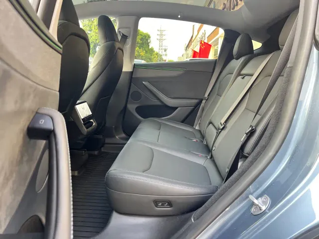 Tesla Model Y — Фото автомобиля 13