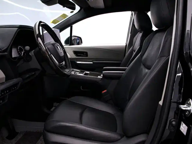 Toyota Sienna — Фото автомобиля 15