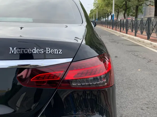 Mercedes-Benz E-Class — Фото автомобиля 12