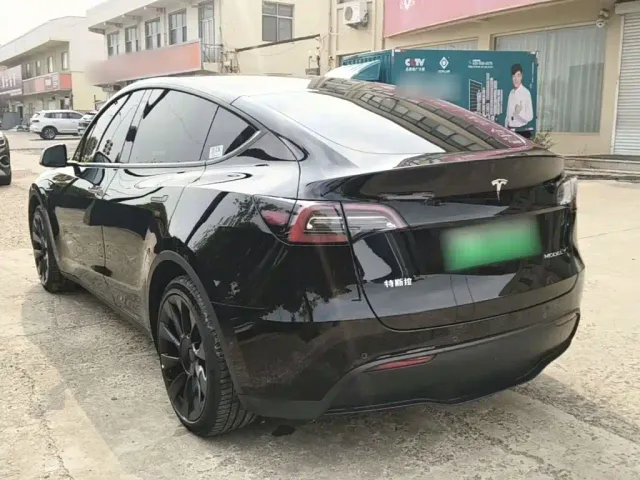Tesla Model Y — Фото автомобиля 4