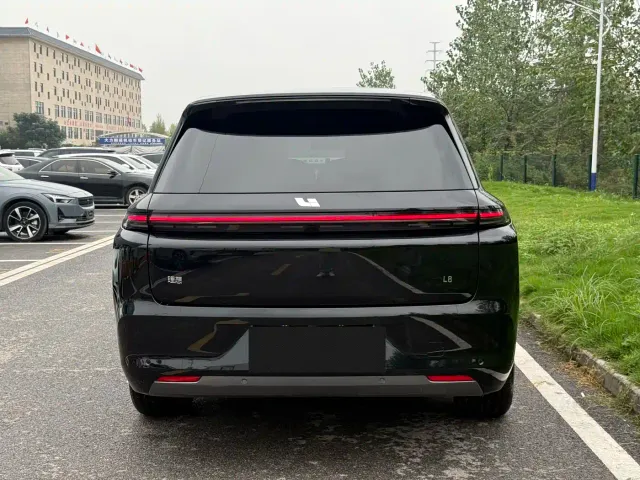 Li Auto L8 — Фото автомобиля 7