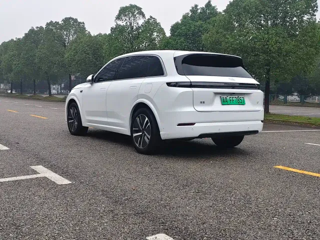 Li Auto L7 — Фото автомобиля 11