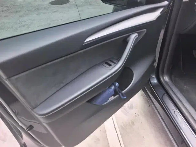 Tesla Model Y — Фото автомобиля 7