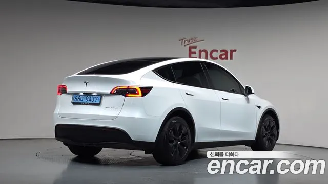 Tesla Model Y — Фото автомобиля 2