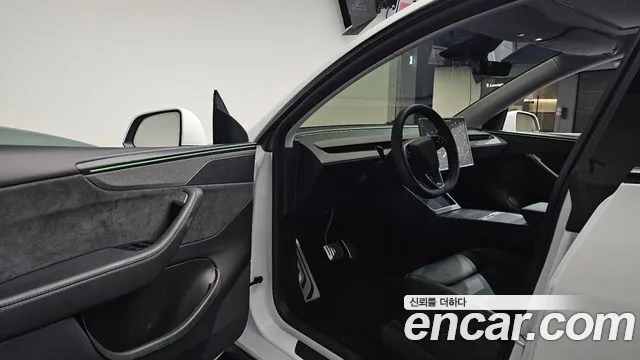 Tesla Model Y — Фото автомобиля 9