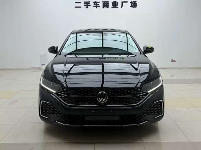 Volkswagen Passat — Фото автомобиля 3