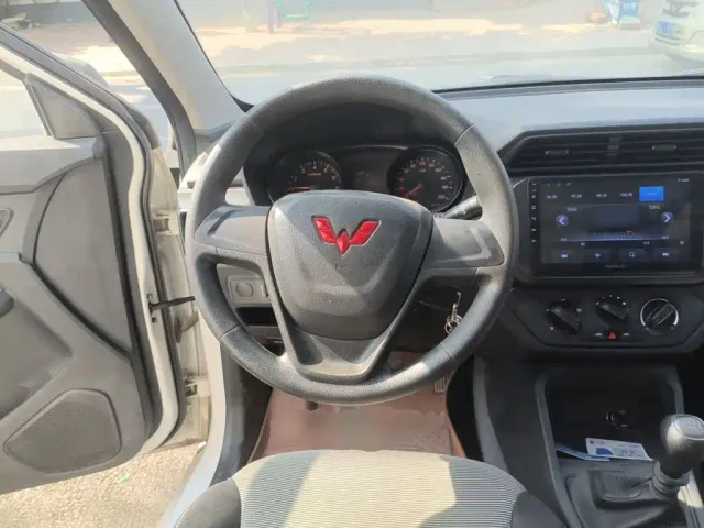 Wuling Hongguang — Фото автомобиля 6