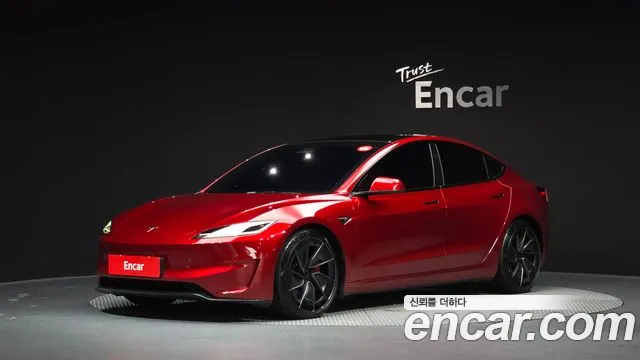 Tesla Model 3 — Фото автомобиля 6