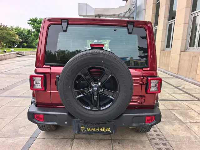 Jeep Wrangler — Фото автомобиля 12