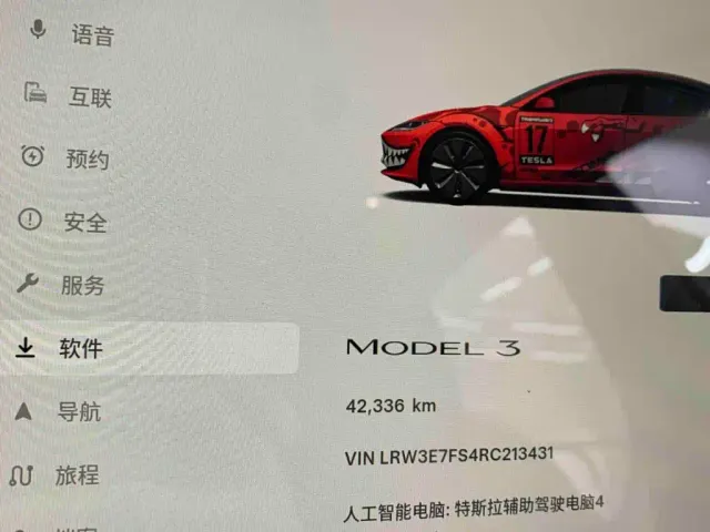 Tesla Model 3 — Фото автомобиля 10