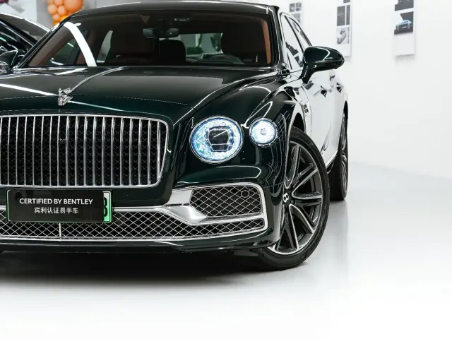 Bentley Flying Spur — Фото автомобиля 2