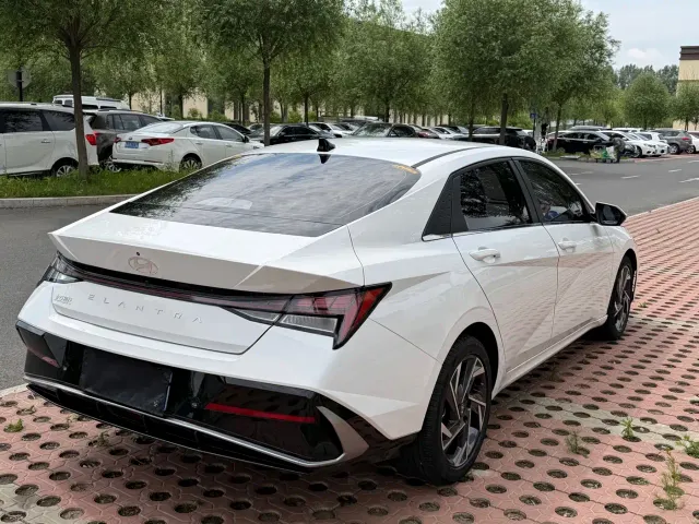 Hyundai Elantra — Фото автомобиля 4