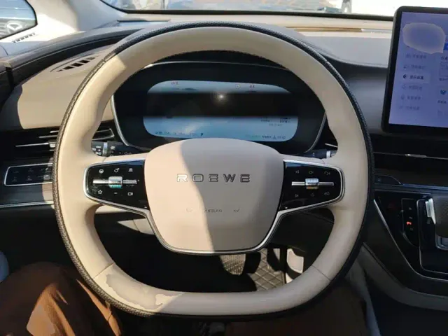 Roewe iMAX8 — Фото автомобиля 10