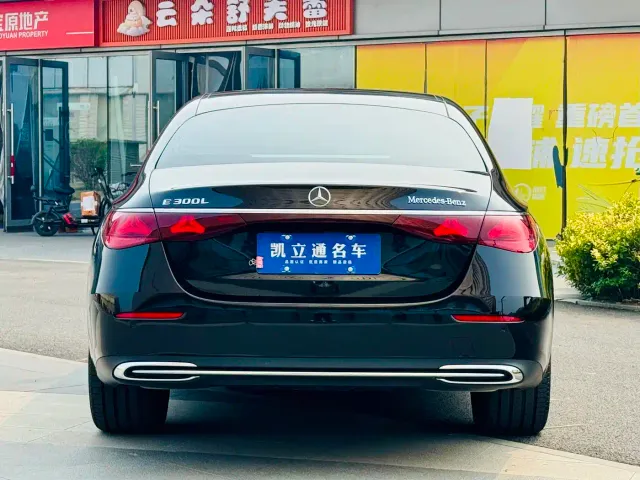 Mercedes-Benz E-Class — Фото автомобиля 4