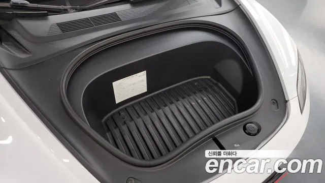 Tesla Model 3 — Фото автомобиля 6