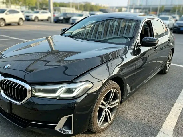 Фотография автомобиля — BMW 5 Series