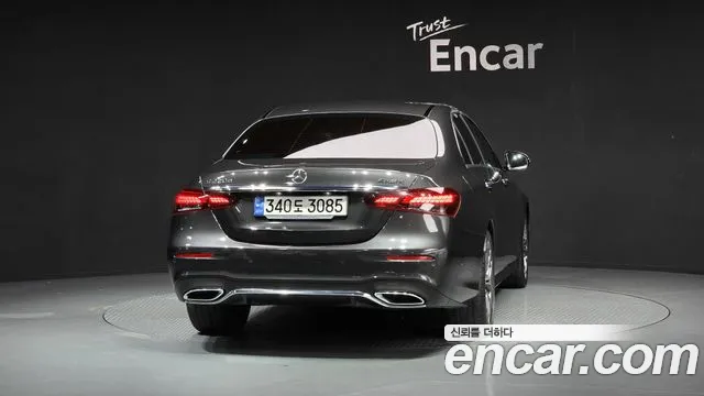 Mercedes-Benz E-Class — Фото автомобиля 4