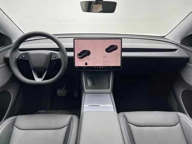 Tesla Model Y — Фото автомобиля 13