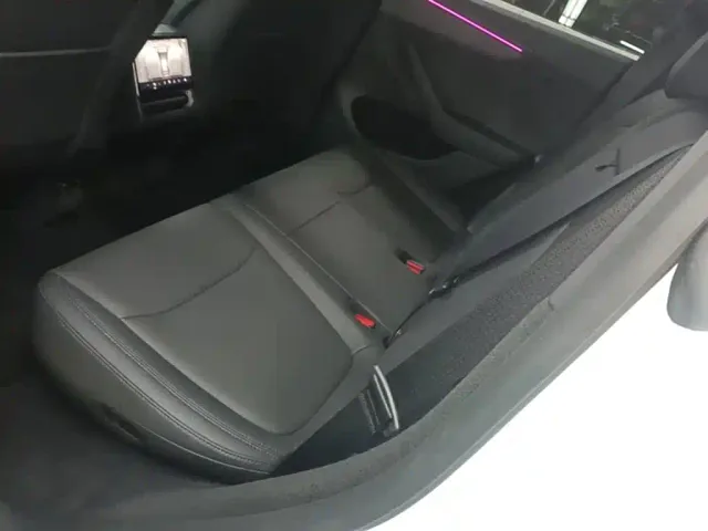 Tesla Model Y — Фото автомобиля 16