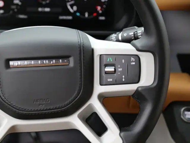Land Rover Defender — Фото автомобиля 18