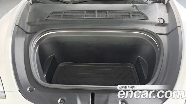 Tesla Model Y — Фото автомобиля 9
