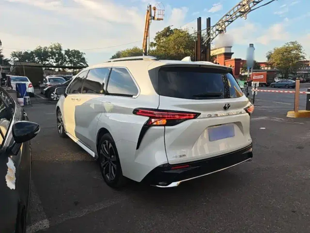 Toyota Granvia — Фото автомобиля 4
