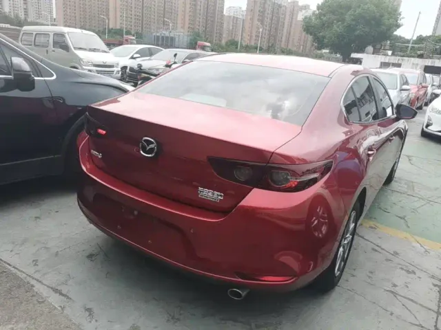 Mazda Axela — Фото автомобиля 4