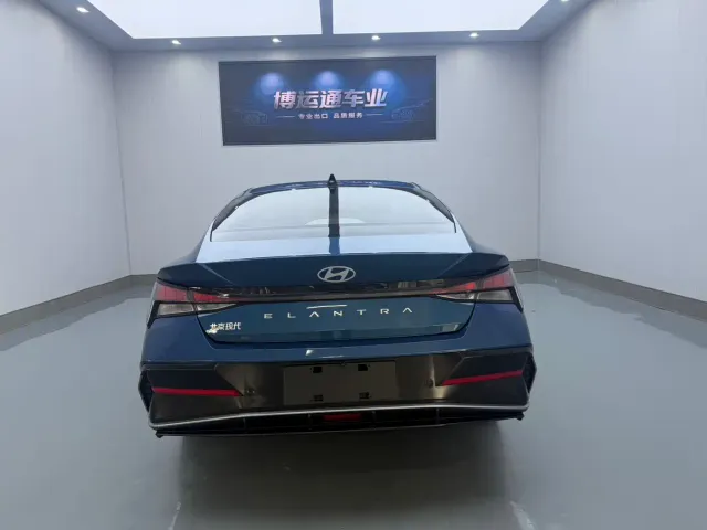 Hyundai Elantra — Фото автомобиля 5