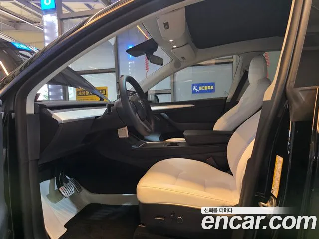 Tesla Model Y — Фото автомобиля 8