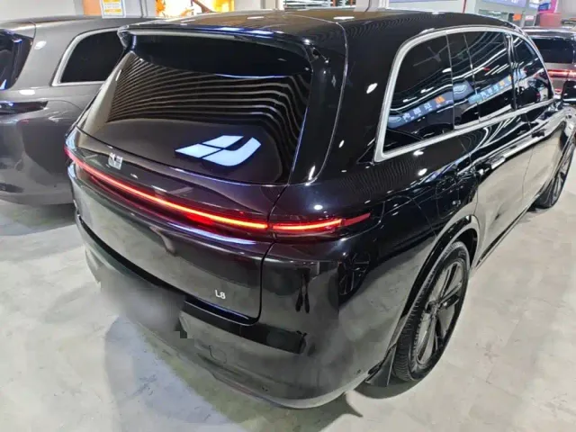 Li Auto L8 — Фото автомобиля 6