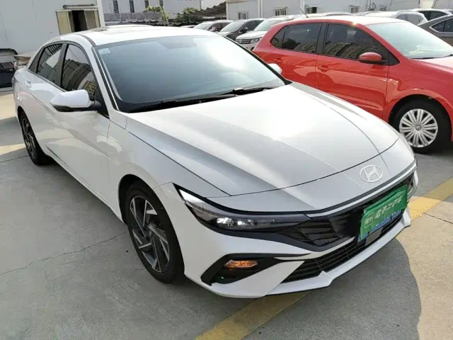 Hyundai Elantra — Фото автомобиля 3