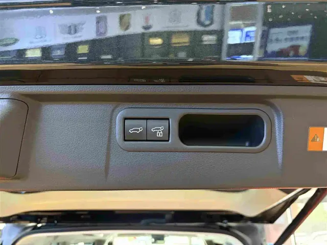 Lexus LM — Фото автомобиля 12