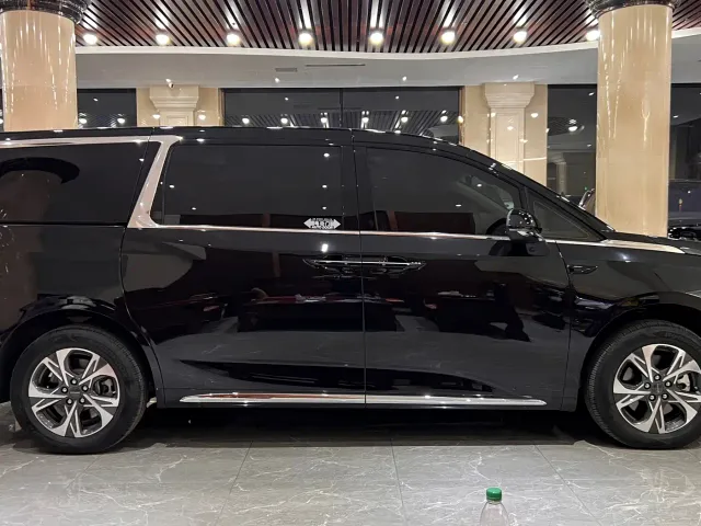 Maxus G90 — Фото автомобиля 9