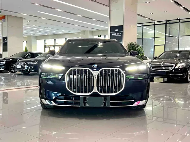 BMW 7 Series — Фото автомобиля 2