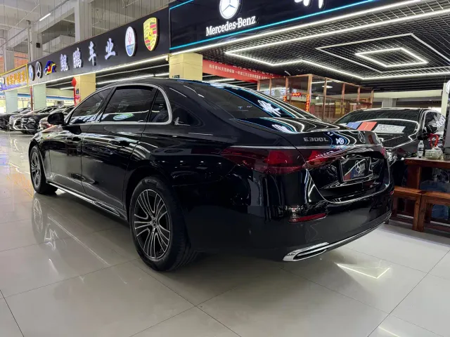 Mercedes-Benz E-Class — Фото автомобиля 4